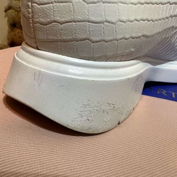 Stuart Weitzman Mckenzee mini croc print in white - Picture 4 of 9